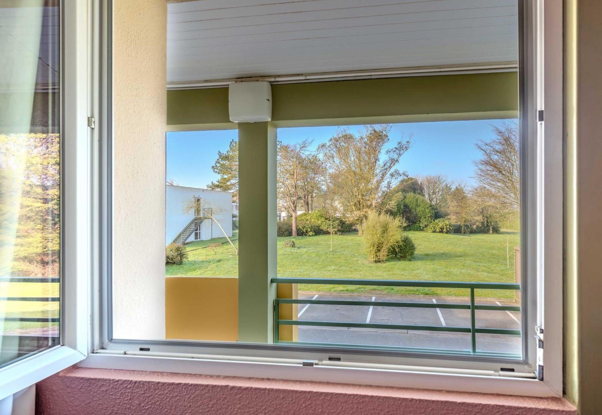 Hotel Brest Kergaradec Aeroport 2*